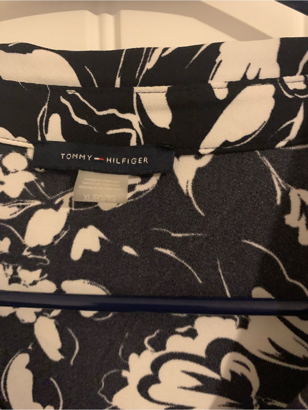 Tommy Hilfiger Black & White Floral Polo Shirt - Picture 3 of 3